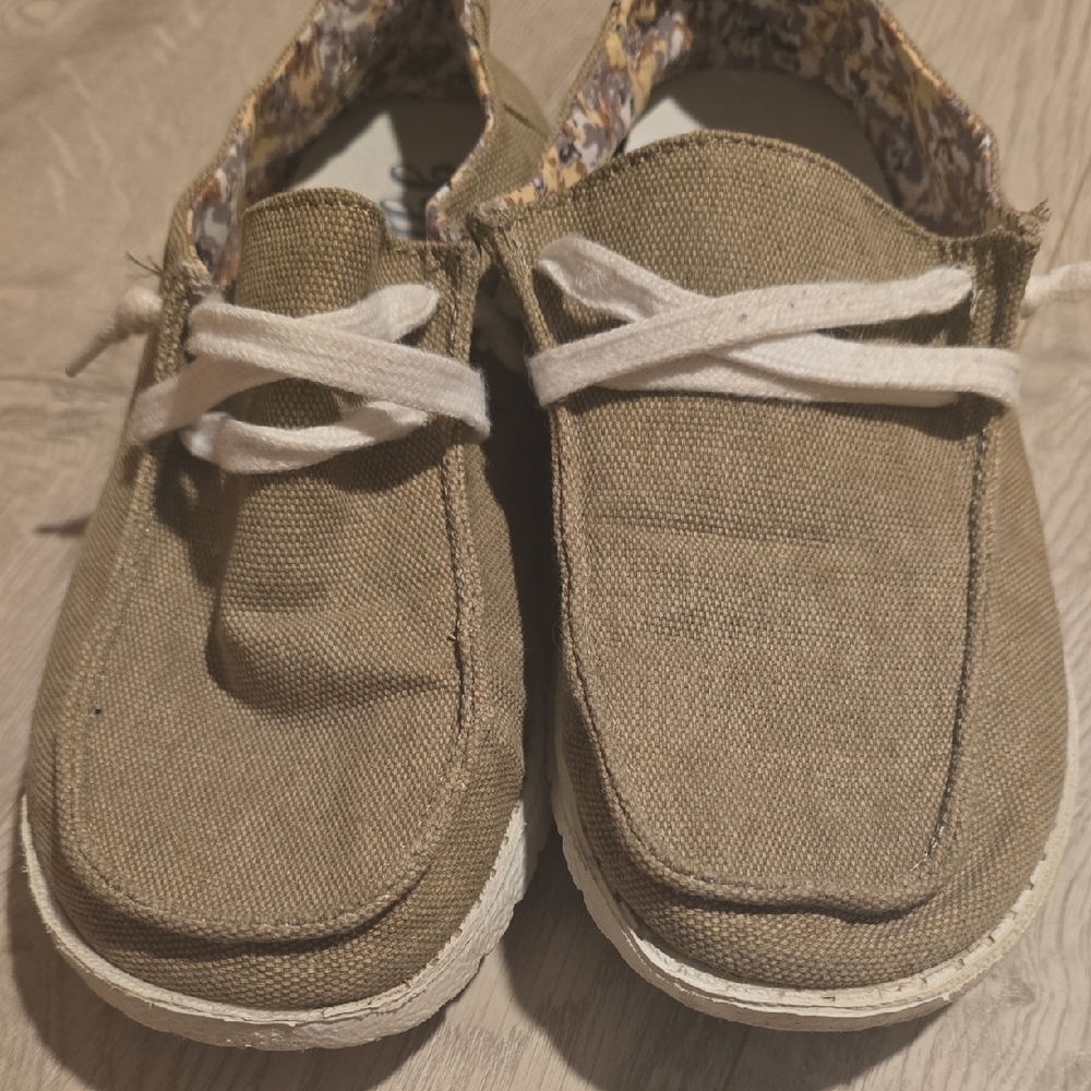 Gypsy Jazz Tan and White Casual Loafers with Moccasin Toe